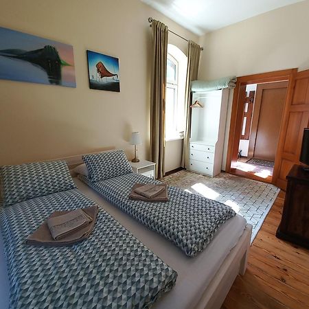 Apartment Under The Maple Klaipeda Bagian luar foto